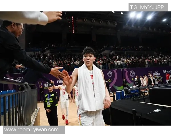 比卢普斯每日加练杨瀚森努力学习英语与观看比赛录像提升自我